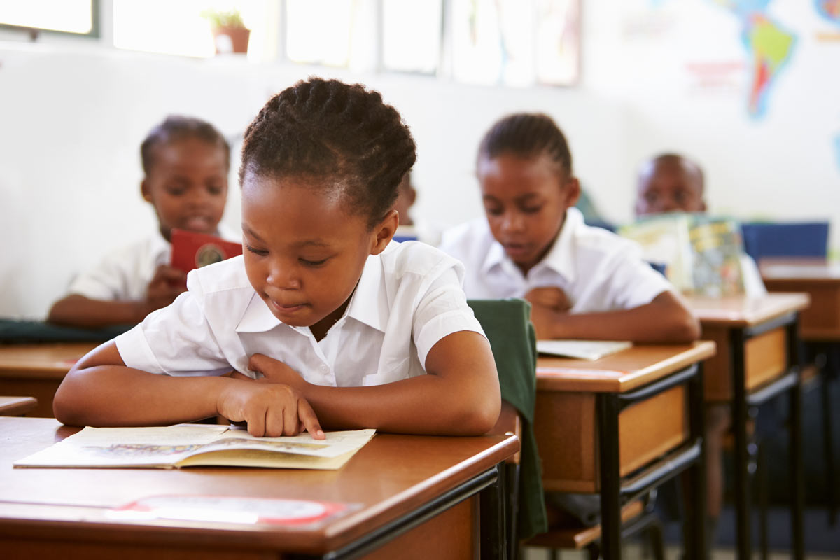 Afrikanisches Mädchen in der Schule